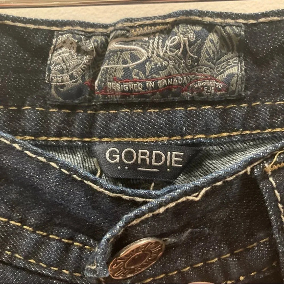 SILVER Jeans Gordie Sz 36 x 32 Distressed Hem Dark Wash - Picture 2 of 8